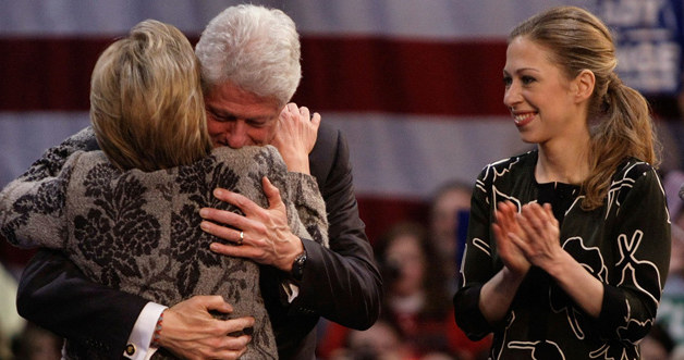 Bill Clinton z rodziną /Joe Raedle  /Getty Images