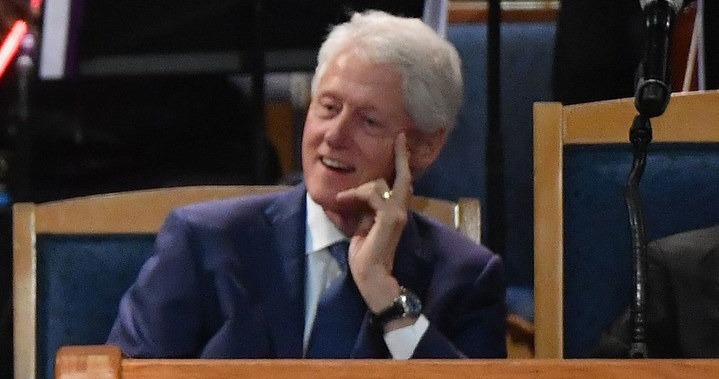 Bill Clinton zachwycony występem Ariany Grande /Angela Weiss /East News