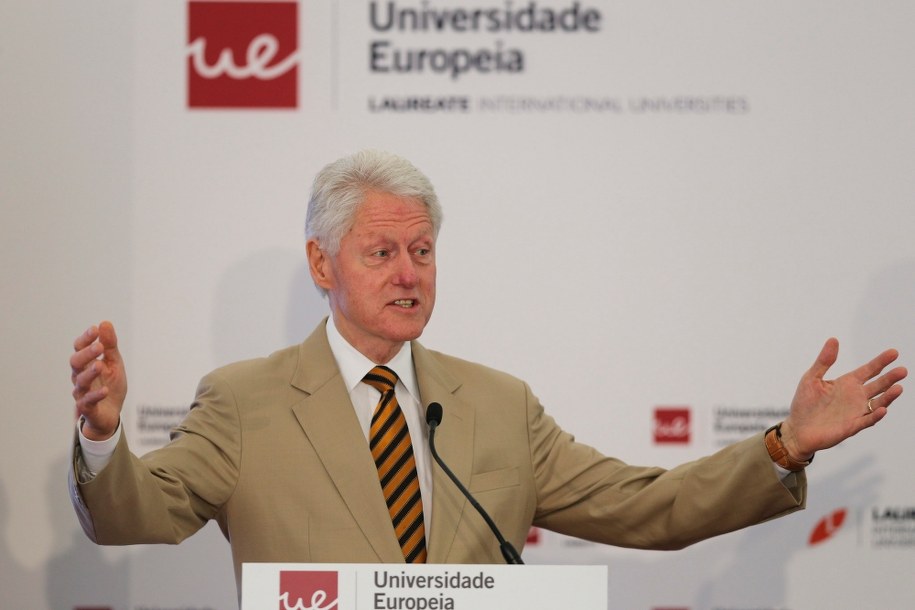 Bill Clinton /PAP/EPA/MIGUEL A. LOPES  /PAP/EPA