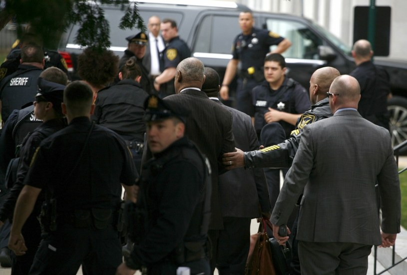 Bill Cosby w drodze do sądu /WENN.com/agefotostock /East News