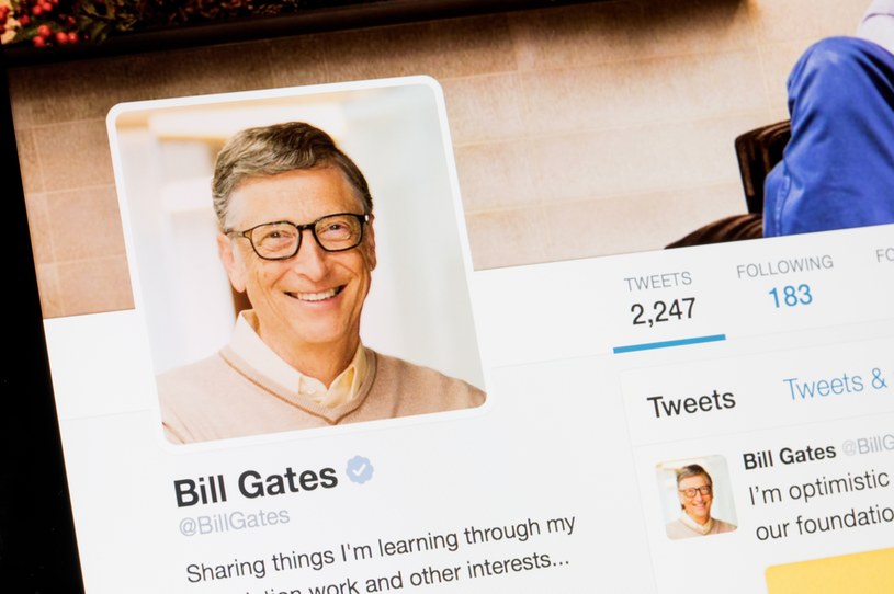 Bill Gates jest uważany za osobę z tajnego "Rządu Światowego", która musi wiedzieć o programie trucia ludzkości smugami chemtrails /123RF/PICSEL