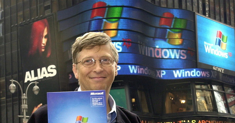 Bill Gates na Times Square - premiera Windowsa XP była wielkim wydarzeniem /AFP