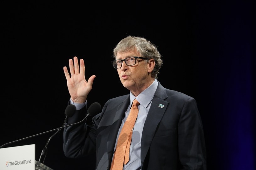 Bill Gates tłumaczy porażkę Windows Mobile /AFP