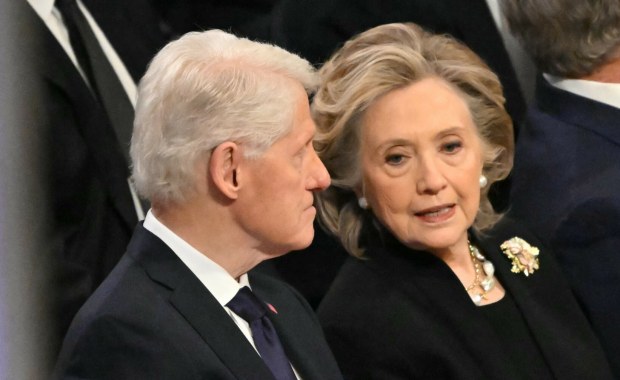 Bill i Hillary Clintonowie oskarżeni. "Nikt nie stoi ponad prawem"