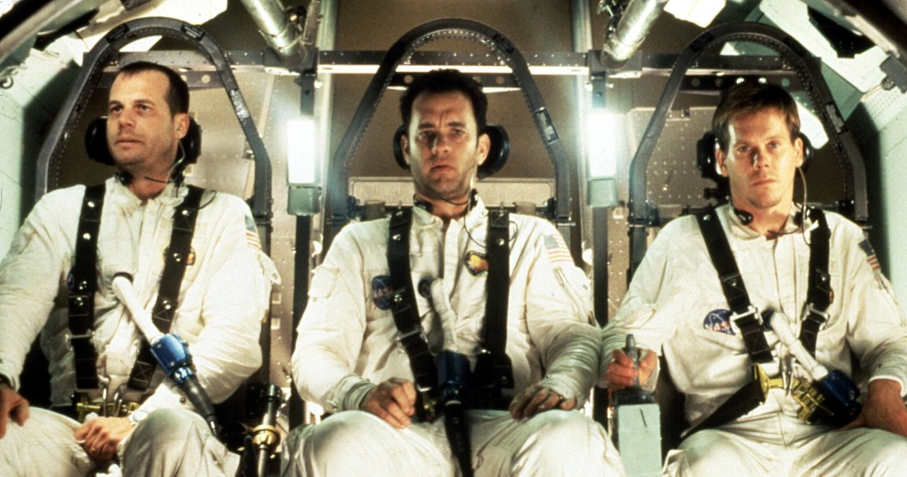 Bill Paxton, Tom Hanks i Kevin Bacon w filmie "Apollo 13" /Everett Collection /East News