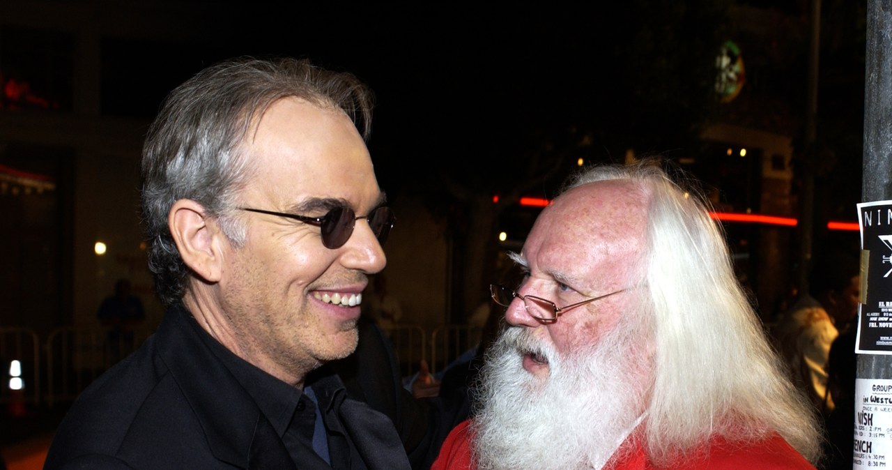 Billy Bob Thornton i Święty Mikołaj podczas premiery "Złego Mikołaja" / L. Cohen / Contributor /Getty Images