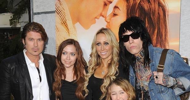 Billy Ray i Tish Cyrus z dziećmi, Trace'em, Brandi i Noah, fot. Jason Merritt &nbsp; /Getty Images/Flash Press Media