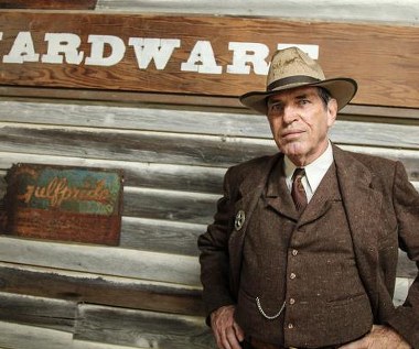 Billy Ray Reynolds w scenie z filmu "Kiedy umieram"