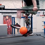 Bioniczne kolano dla osób po amputacji. Można nawet kopać piłkę