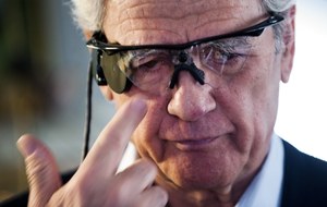 Bioniczne oko coraz doskonalsze. Nauka pomaga odzyskać wzrok