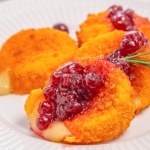 szybkie przekąski na imprezę Biorę camembert, panieruję i smażę. Prosta przekąska na imprezę