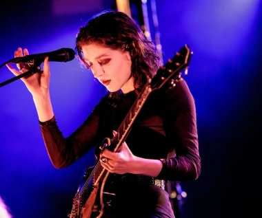 Birdy "Portraits": Wyprawa w nieznane, wyprawa w zapomniane [RECENZJA]