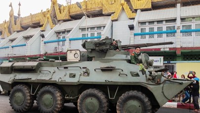 Birma: Siły bezpieczeństwa strzelały do demonstrantów. Na ulicach pojawiły się czołgi 