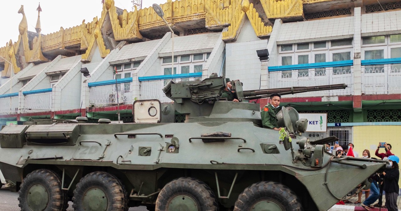 Birma: Siły bezpieczeństwa strzelały do demonstrantów. Na ulicach pojawiły się czołgi 