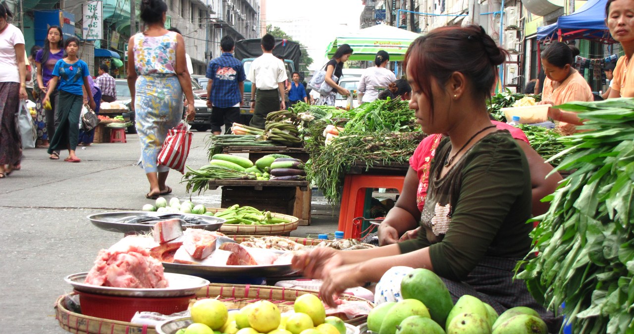 Birmańskie ulice zauroczone Aung San Suu Kyi