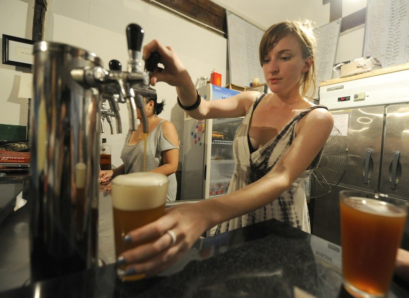 Birra, bier, cerveza, sör albo cwrw - co kraj, to piwny obyczaj... /Getty Images/Flash Press Media