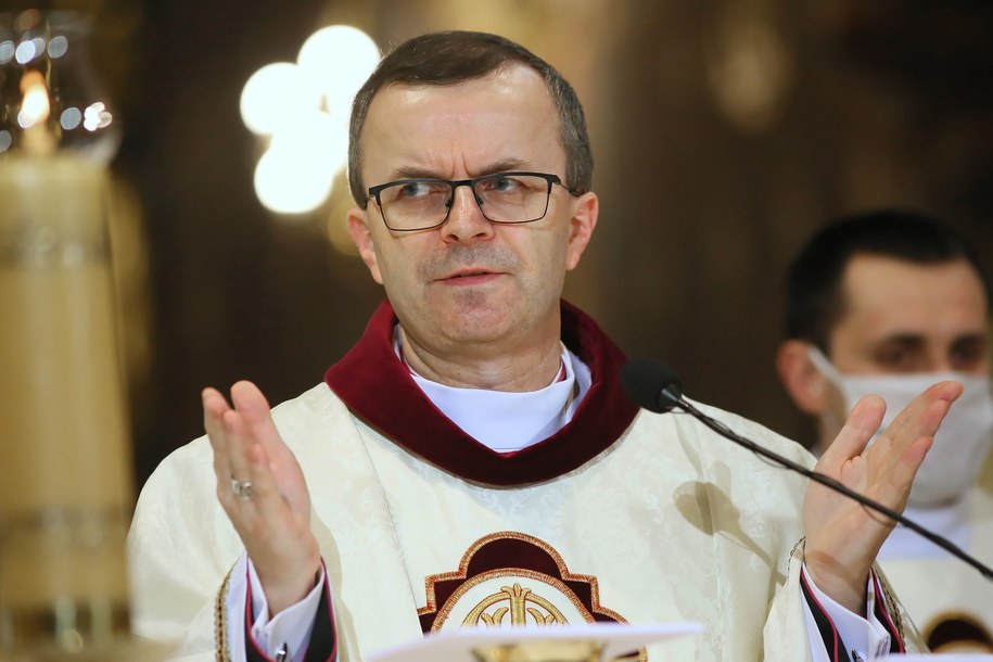 Biskup Damian Bryl podczas uroczystości ingresu w Katedrze św. Mikołaja Biskupa w Kaliszu /Tomasz Wojtasik /PAP