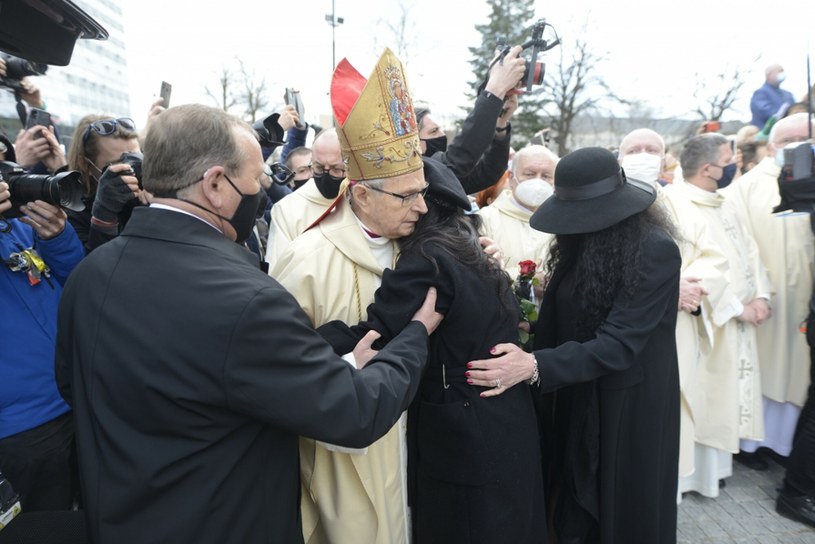 Biskup Długosz podczas pogrzebu Krzysztofa Krawczyka /Tadeusz Wypych /Reporter