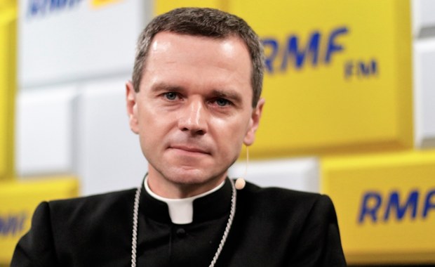 Biskup Mirosław Milewski: Czy w polskim kościele są księża homoseksualiści? Tak