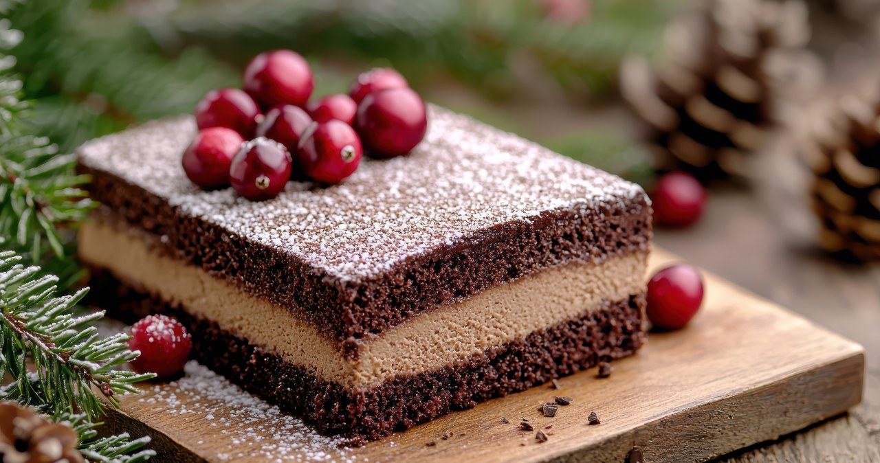 Biszkopt z kremem piernikowym to pyszne ciasto karnawałowe /xanthius /123RF/PICSEL