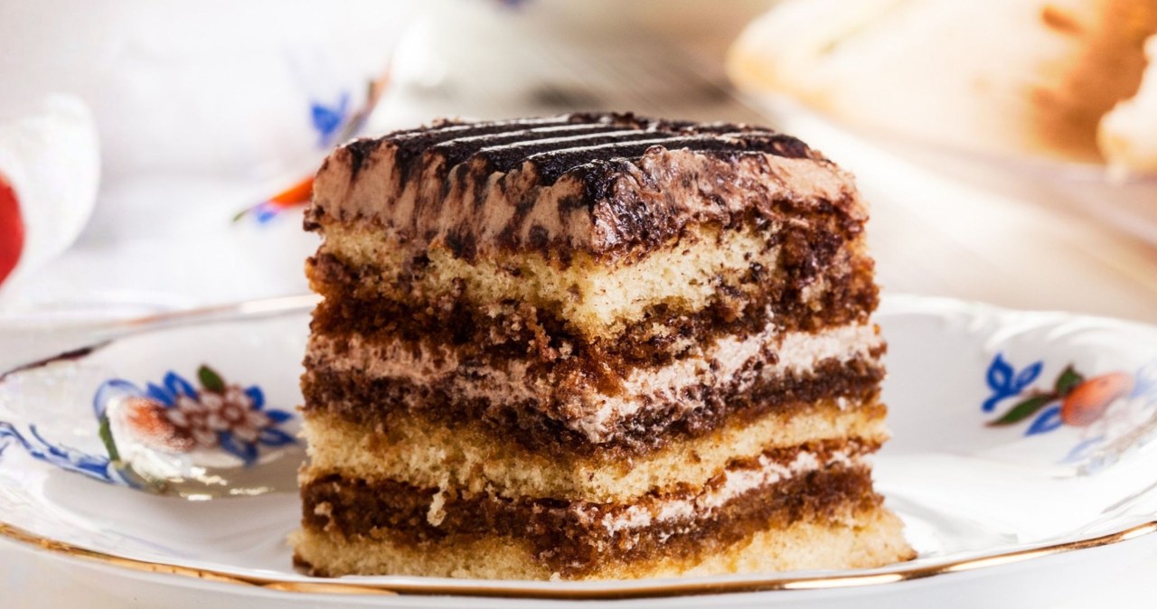 Biszkoptowe ciasto z kremem kawowym /Fotek /123RF/PICSEL