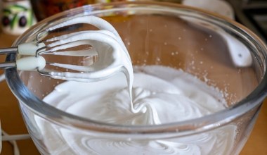 Bita śmietana już nigdy nie opadnie. Wystarczy jeden składnik