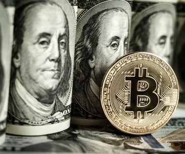 Bitcoin znów droższy. Kryptowaluta receptą na spodziewane kryzysy