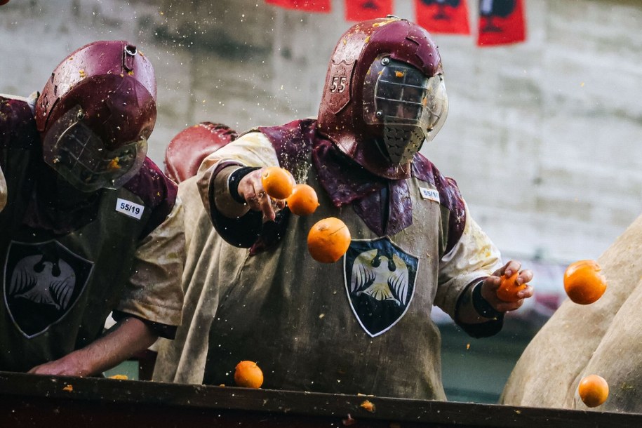 Bitwa na pomarańcze na ulicach włoskiego Ivrei /Alessandro Bremec/IPA/ABACAPRESS.COM /East News