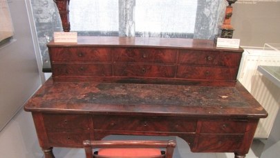 Biurko Mickiewicza i fortepian Chopina. Z wizytą w Bibliotece Polskiej w Paryżu