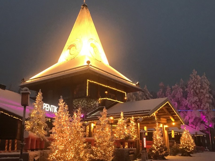 "Biuro" Świętego Mikołaja tuż przy kole podbiegunowym /Katarzyna Staszko /RMF FM