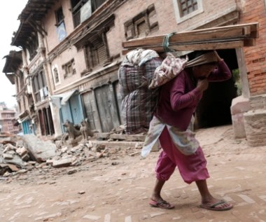 Biurokracja opóźnia dostawy pomocy dla Nepalu