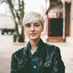 Bixie ponownie w centrum uwagi. Nowoczesna wersja kultowej fryzury z lat 90.