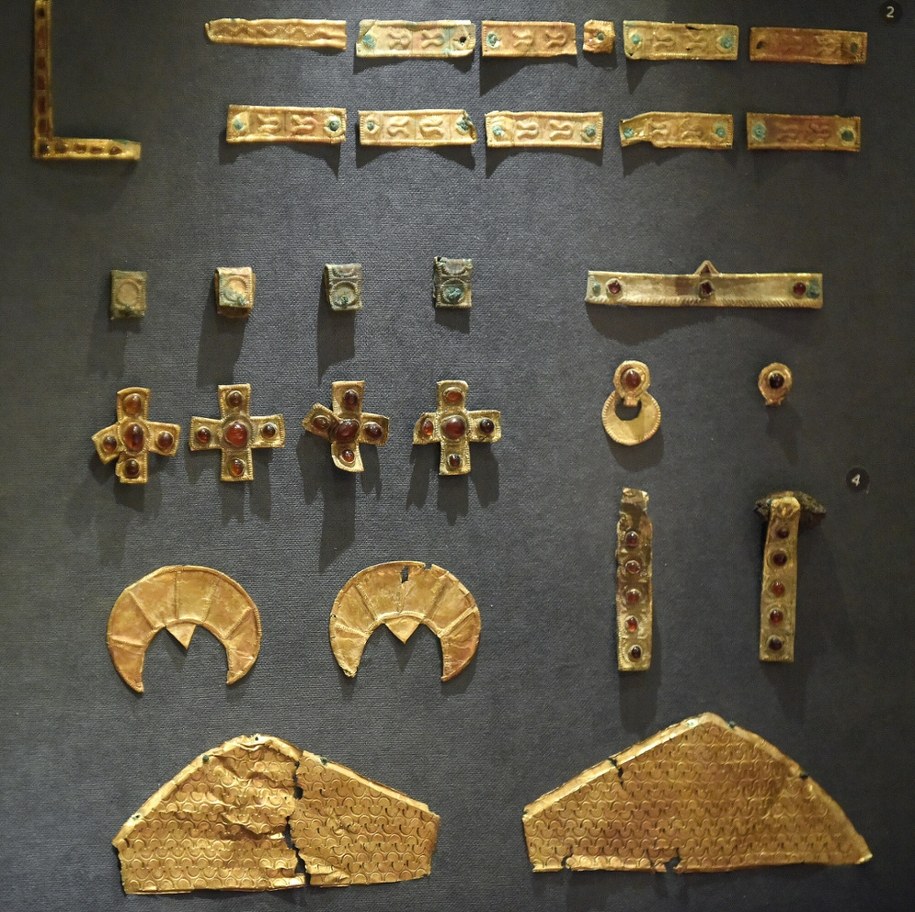 Biżuteria jest częścią ponad 500 artefaktów, znanych jako „złoto scytyjskie”, które Rosja próbowała nielegalnie przywłaszczyć /Ukrinform/East News /East News