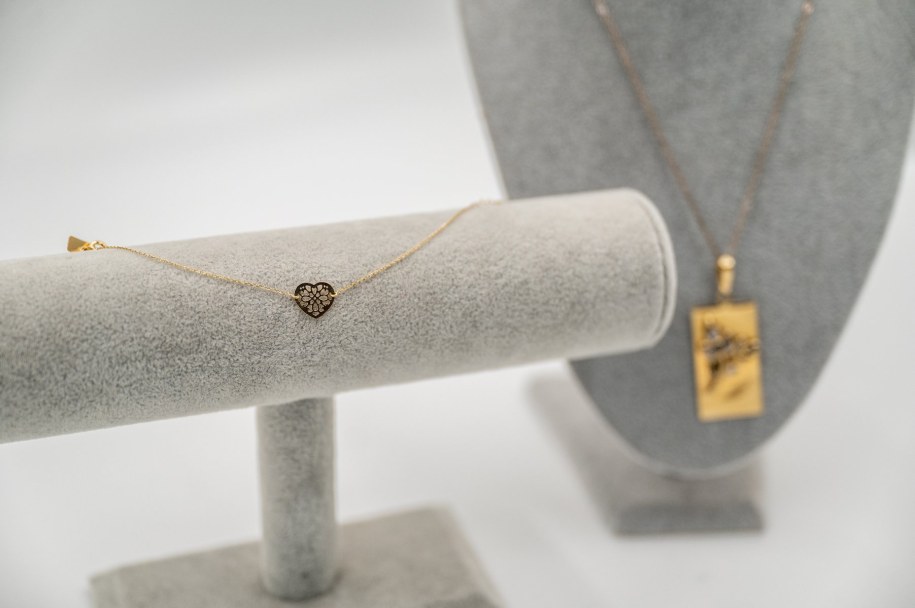 Biżuteria na aukcjach biura rzeczy znalezionych /poznan.pl /