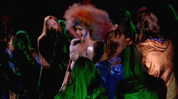 Björk w swym żywiole na scenie londyńskiego Alexandra Palace /materiały dystrybutora