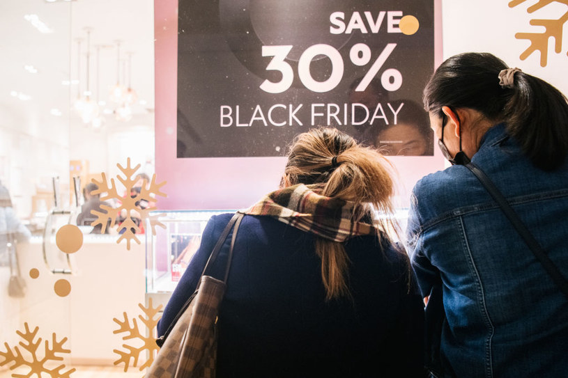 Black Friday to nie tylko promocje. Jak nie dać się oszukać? / Brandon Bell/Getty Images /Getty Images