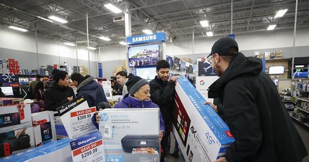 Black Friday to tradycyjnie dzień zniżek i rabatów. Fot. Kamil Krzaczynski/Getty Images/AFP /AFP