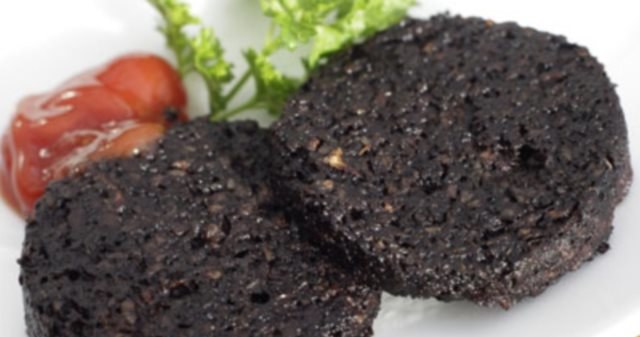 Black pudding, czyli Polska, swojska kaszanka - można ją znaleźć na każdym brytyjskim ruszcie /123RF/PICSEL