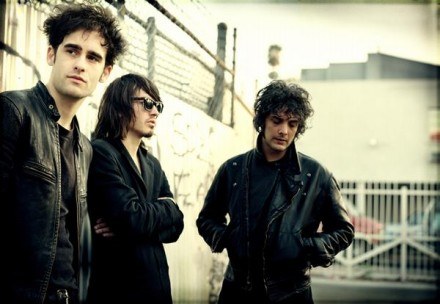 Black Rebel Motorcycle Club (Nick Jago w środku) /