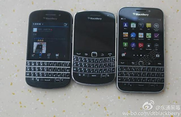BlackBerry Classic u boku modeli Q10 i Bold 9900 Źródło: Weibo /Komórkomania.pl