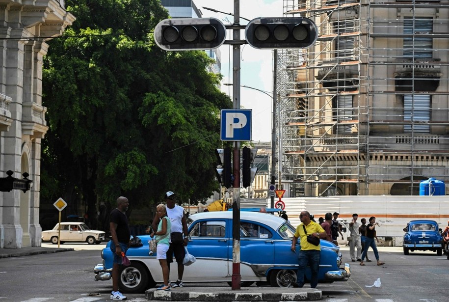 Blackout spowodował wyłączenie świateł ulicznych /YAMIL LAGE/AFP/East News /East News