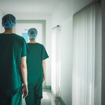 Błąd medyczny czy niejasne prawo? Zarzuty dla lekarzy po śmierci ciężarnej kobiety