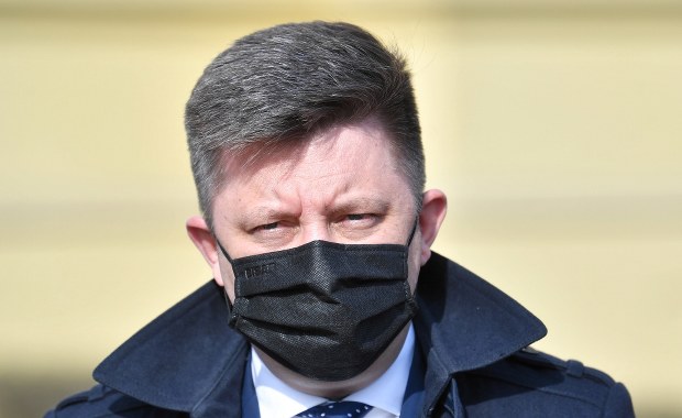 Błąd, potknięcie, usterka. Rząd tłumaczy się z zamieszania ze szczepieniem 40-latków