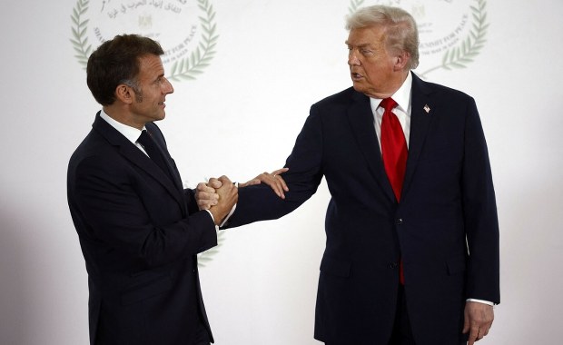 "Błaga go". Jak Trump odpowie na zaproszenie Macrona?