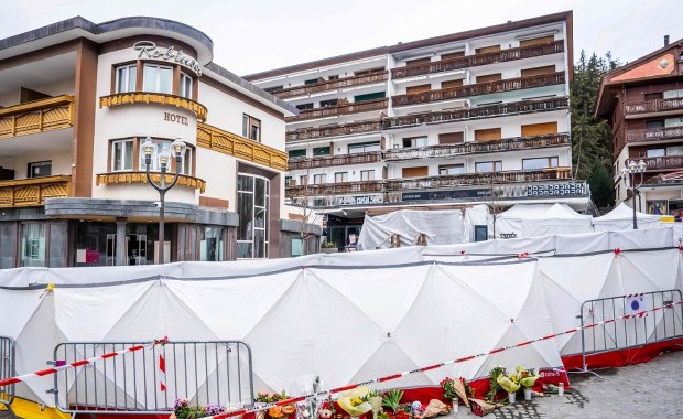 "Błagali, by ich nie zostawiać". Włoch ruszył na ratunek uwięzionym w płonącym barze