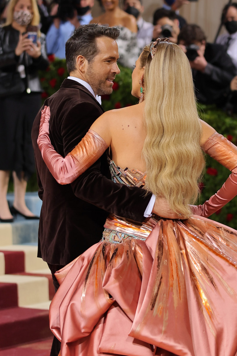 Blake Lively i Ryan Reynolds na Met Gali 202 /John Shearer /Getty Images