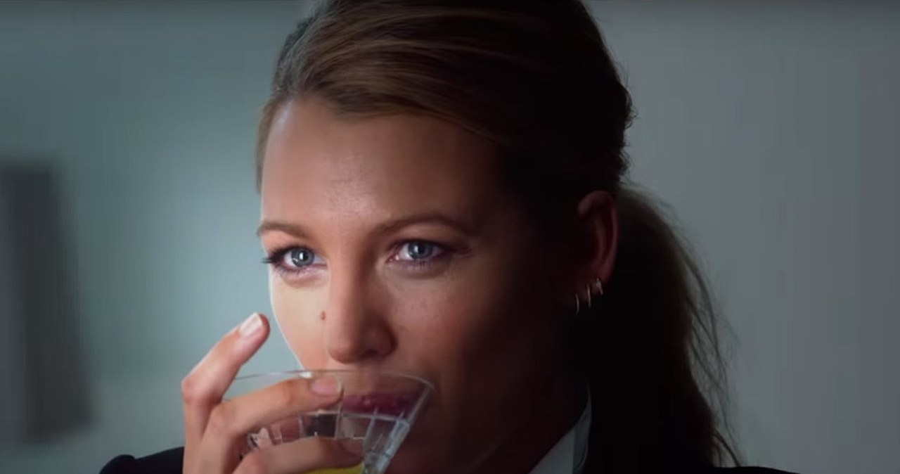 Blake Lively w scenie z filmu "Zwyczajna przysługa" /materiały prasowe