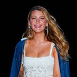 Blake Lively w sukience idealnej na ogrodowe przyjęcie. Zaskoczyła dodatkiem