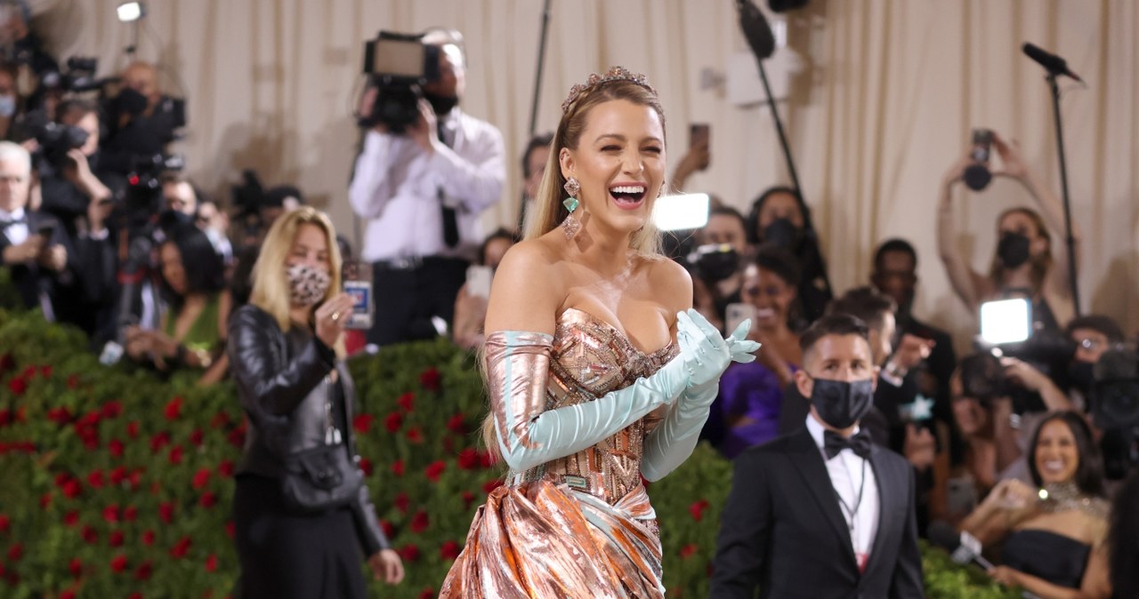 Blake Lively i Ryan Reynolds na Met Gali 2022 wyglądają niesamowicie -  pomponik.pl