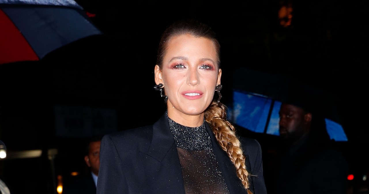 Blake Lively w prześwitującej bluzce bez stanika! - pomponik.pl